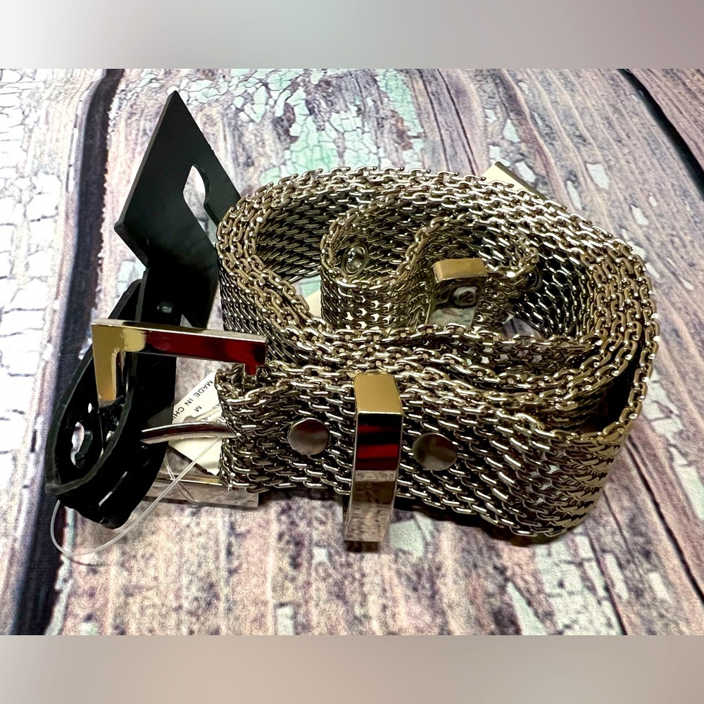 Metal silver colored apt 9 Womens belt Size M - NWT.